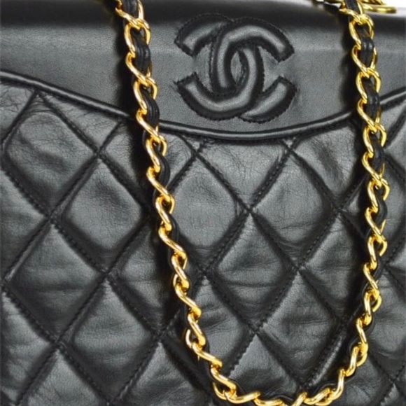 CHANEL 1990 Diamond-Quilted Stitch Flap Shoulder Bag - Picture 2 of 4